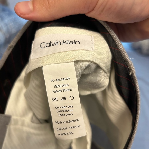 Calvin Klein Grey 2 piece suit, 40R blazer and 34W/30L pants (worn) - Picture 9 of 10